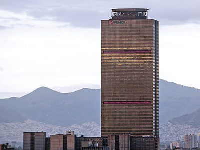 Pemex, a un tris de los bonos 'basura”
