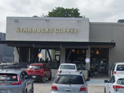 En pleno centro de Tulum, ingresan a un Starbucks y matan a empresario
