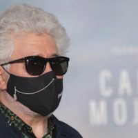 "Cada vez que encendía la televisión lo pasaba muy mal": Pedro Almodóvar y un mensaje de conciencia