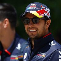 Para maquillar su temporada: el premio que recibió Checo Pérez por parte de la FIA