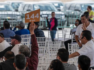 FGR entrega al Indep 2 mil 139 millones de pesos y 67 inmuebles