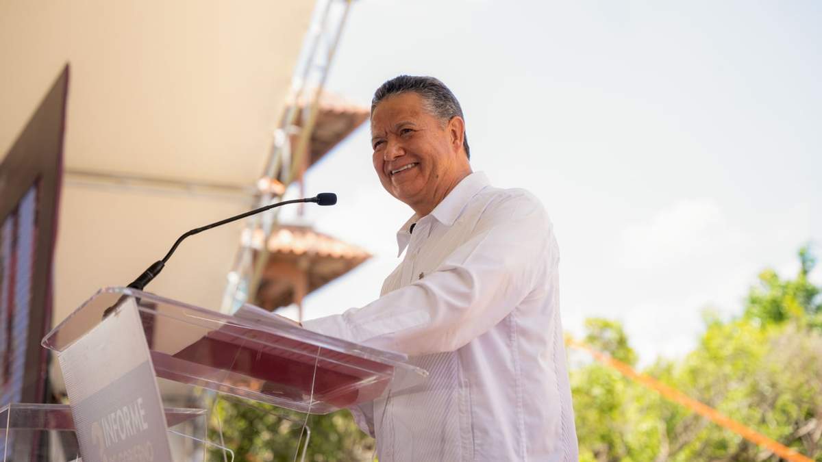 El gobernador de Hidalgo, Julio Menchaca Salazar, durante su informe de gobierno en la Huasteca