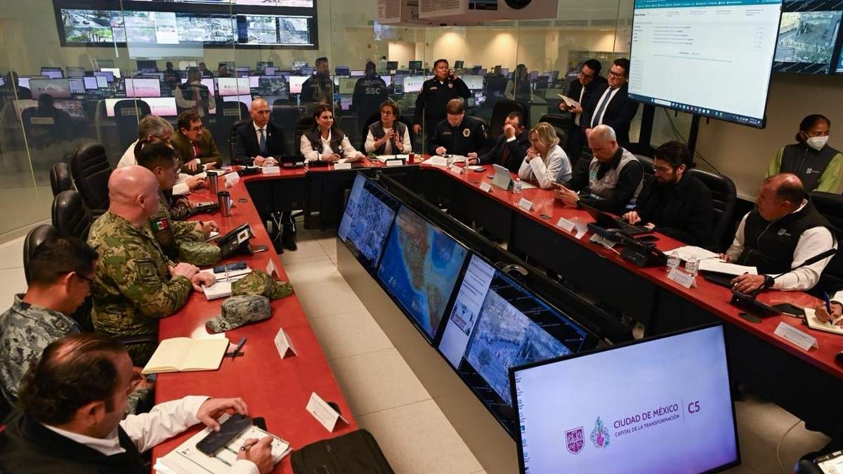Brugada se dirigió a las instalaciones del C5 para supervisar el desarrollo de la movilización posterior al sismo de intensidad 7.2 con epicentro en Pinotepa Nacional simulado este miércoles