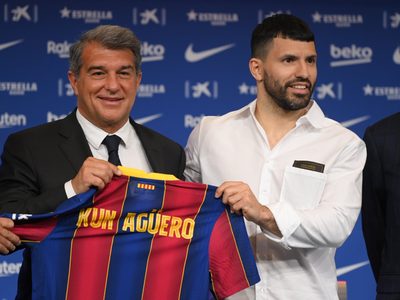 Juicio millonario: el Kun Agüero podría demandar al Barcelona