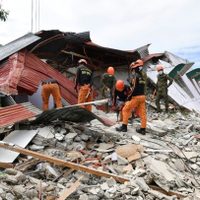 Al menos 60 víctimas fatales tras un fuerte terremoto en Filipinas