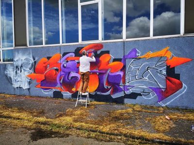 Exponen sus obras en un museo efímero de arte callejero