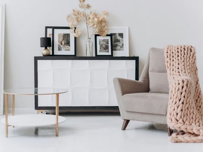 Trucos de decoración que engañan al ojo y hacen que tu casa parezca más grande con los muebles que ya tenés