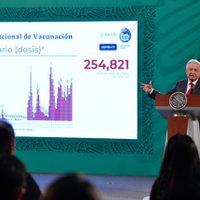 López Obrador se vacunará la próxima semana sin decir dónde para evitar "un espectáculo"