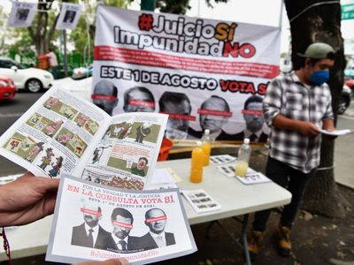 The Economist compara a AMLO con Cantinflas por lo ambiguo de la pregunta sobre la consulta