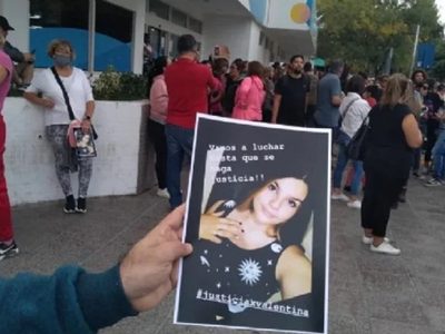 La fiscalía pidió condenar a un médico y dos médicas por la muerte de Valentina