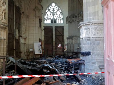 Francia: un monaguillo admitió ser el autor de un incendio