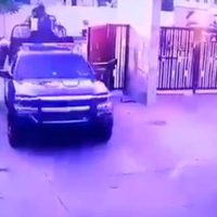 Tras persecución, detienen a 10 personas en zona residencial de Culiacán
