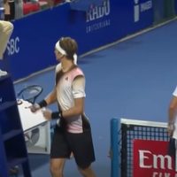 Alexander Zverev agrede con su raqueta al juez y lo expulsan del Abierto Mexicano de Tenis (Video)