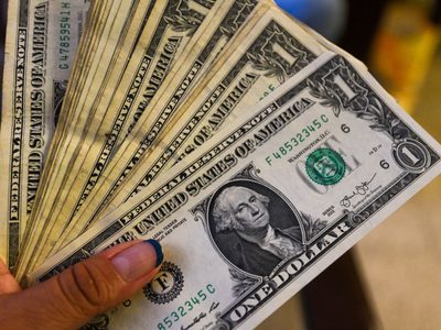 El peso gana terreno a la espera de resolución del conflicto en Irán