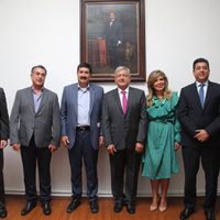 Bajar impuestos en la frontera y atender pobreza, acordó AMLO con gobernadores norteños