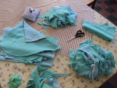 Sin gastar un peso ni usar máquina de coser, transformá los retazos de tela en el regalo perfecto para el Día del Maestro