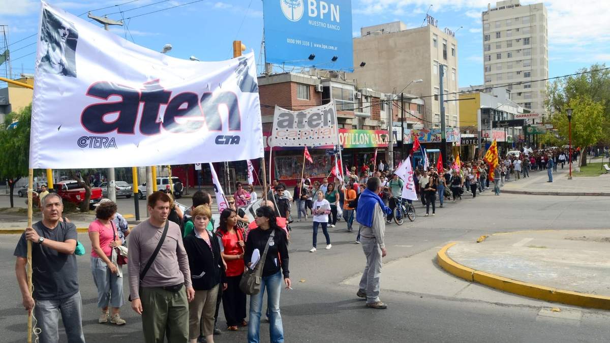 Movilización de los gremios docentes en Neuquén. Fuente: (Twitter)