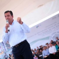 'No se sirvan de lo que tienen, hay mucha pobreza”, reclama mujer a Osorio Chong y a Márquez