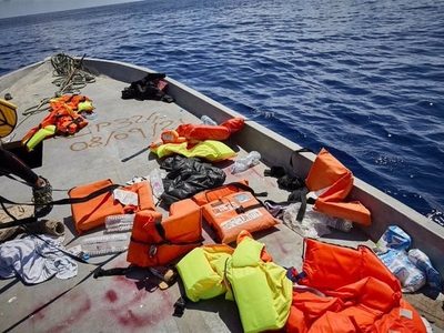 Italia rescata más de mil 400 migrantes de embarcaciones en riesgo