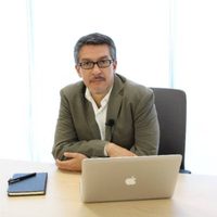 Coordinador ejecutivo de la Junta de Gobierno del INEE, dirige la fundación de Calderón