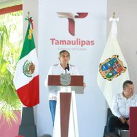 Apadrinan Américo y María a estudiantes de Xicoténcatl; presupuesto sin límites para becas