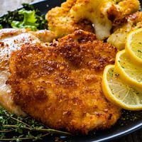 Falsa milanesa con coliflor, tomate y queso: una receta que vas a amar para comer algo rico y nutritivo