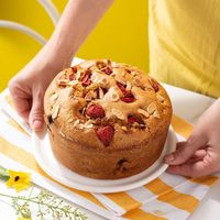 Torta con frutillas: aprovechá que están baratas y prepará esta receta fácil para los mates de la tarde