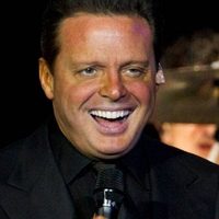 El hermano de Luis Miguel revela inédita foto de su madre y... ¿la recordó el cantante?