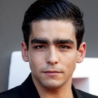 "Me linchan": Omar Ayuso, de "Élite", regresó a Twitter y apuntó contra Fernando Simón