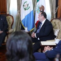 Los migrantes se toparán con un 'muro” cuando lleguen a la frontera sur de México: Ebrard a Giammattei