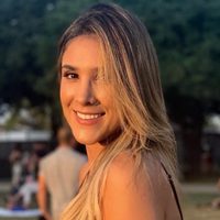 ¡Se le marca! Daniela Ospina luce un ceñido pantalón de cuero y sus piernas no pueden más