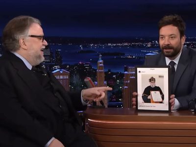 Guillermo del Toro presume a la UNAM en el programa de Jimmy Fallon: "la mejor, la más grande"