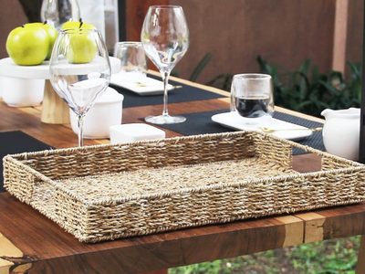 Con una tabla de madera y un poco de soga, creá esta bandeja impecable, más chic y elegante que las del bazar