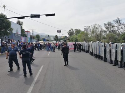 Sindicalizados de la Universidad Michoacana exigen el pago de nómina atrasada