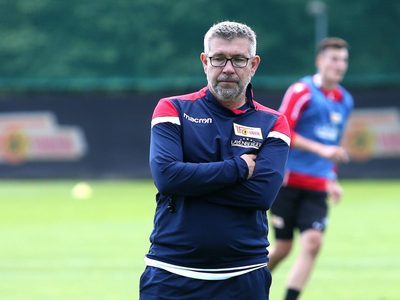 El DT que se pierde el reestreno de la Bundesliga por su suegro
