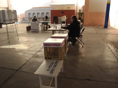 "Este gobierno se empeña en despilfarrar dinero en consultas inútiles": Senadores del PAN