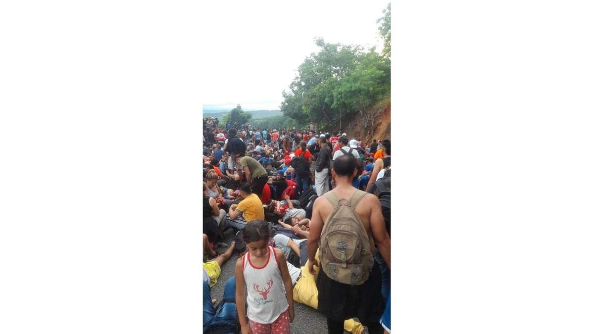 El bloqueo de migrantes en la carretera costera, entre Huixtla y Villacomaltiltán