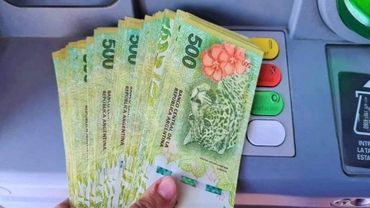 A partir de agosto aumenta el salario para los estatales. Fuente: (Twitter)