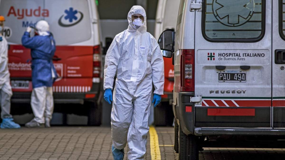 Personal de salud argentino con medidas de seguridad anticoronavirus. (Fuente: Twitter)