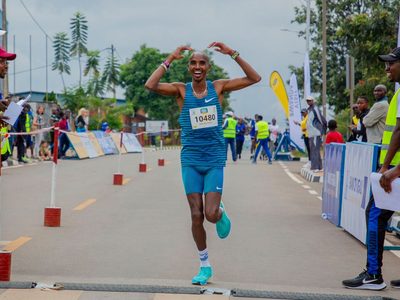 El campeón olímpico Mo Farah revela que fue traficado y obligado a trabajar como sirviente