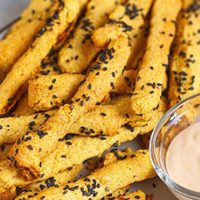 ¿Tenés una lata de garbanzos? Armate estos palitos crocantes con 3 ingredientes y lo que tengas en la alacena