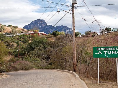 Los viajes de AMLO a Badiraguato, entre “gente buena” y una obra carretera