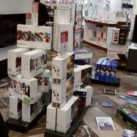 Asaltantes se llevan celulares, cámaras, consolas y hasta chocolates de un Sanborns
