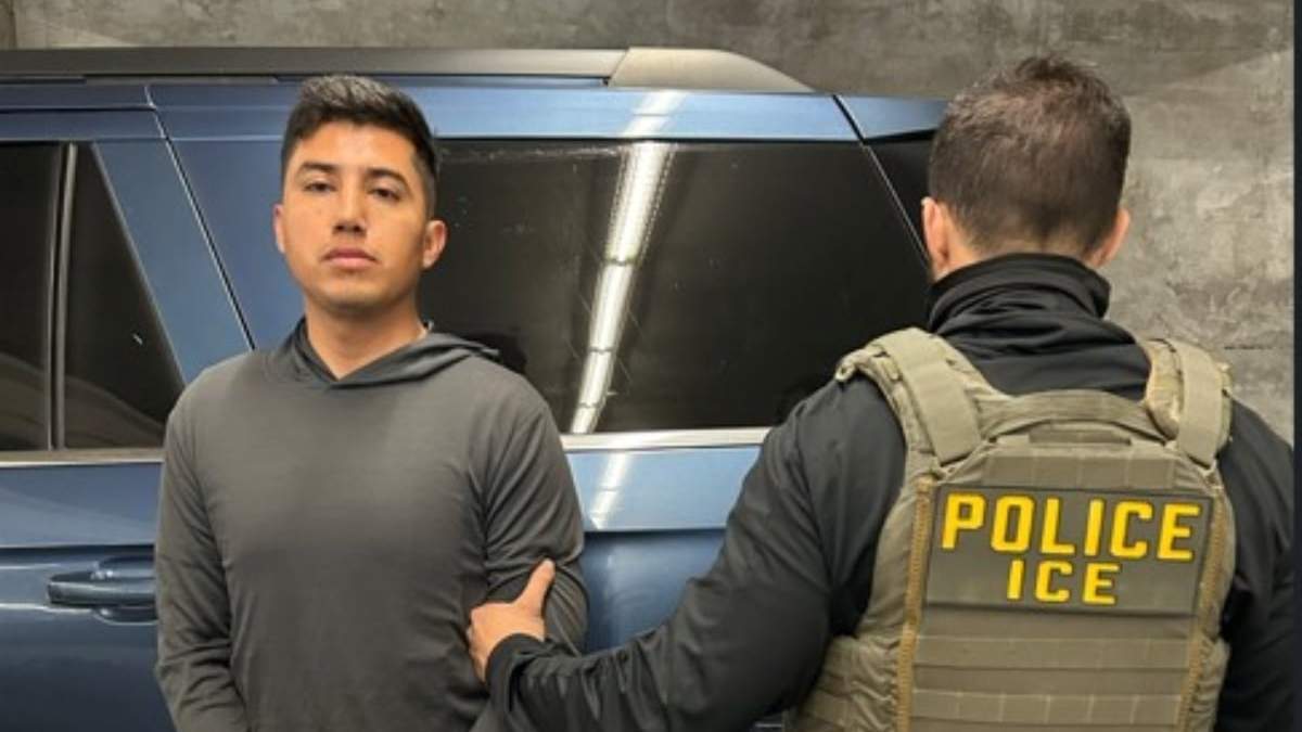 El ex militar Enrique Martìnez Chàvez tras ser detenido por el ICE
