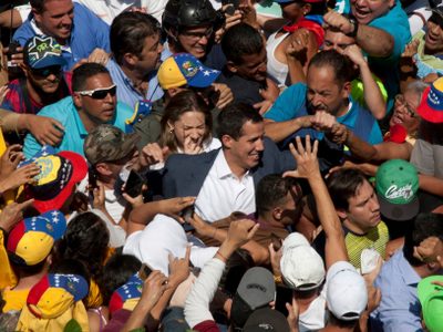 EU comenzó a enviar la ayuda humanitaria para Venezuela solicitada por Guaidó