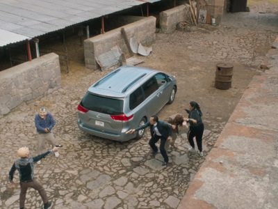 “Familia nacional”, sátira político-social sobre la violencia