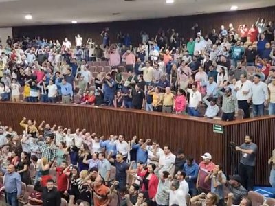 “¡Fuera Rocha!” claman estudiantes de la UAS en el Congreso de Sinaloa y esta es la razón