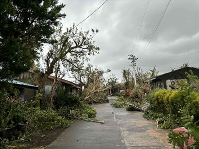 El supertifón Ragasa dejó tres muertos en Filipinas y subió su categoría