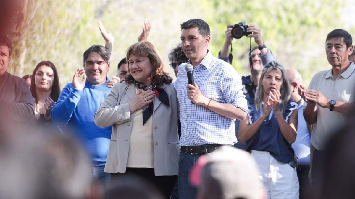 Marcos Koopmann junto a su compañera de formula, Ana Pechen. Fuente (Noticias NQN).