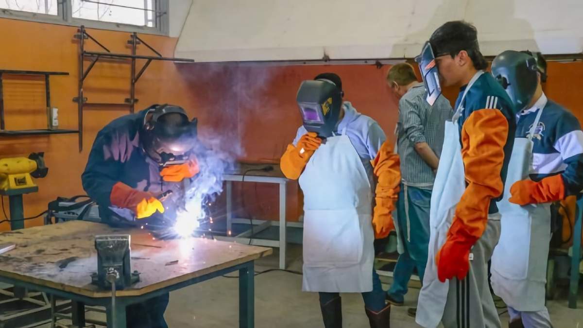 Uno de los cursos que brinda el programa. Fuente: (Twitter)